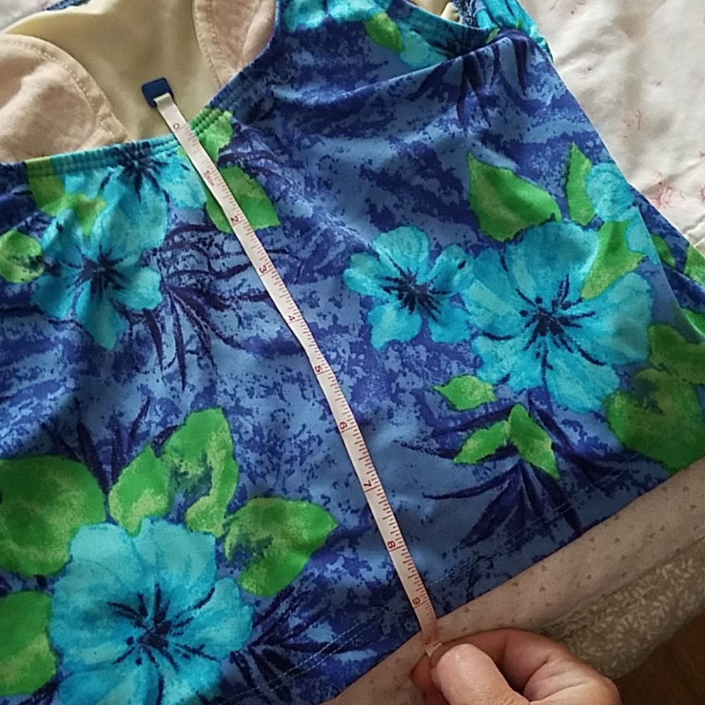 Swim suit - Picture 7 of 8